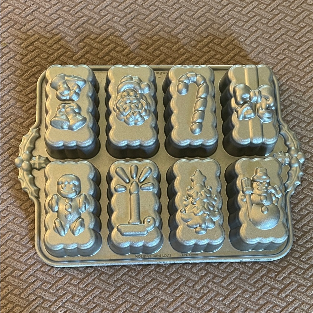 Nordic Ware Silver Holiday Cakelet Pan